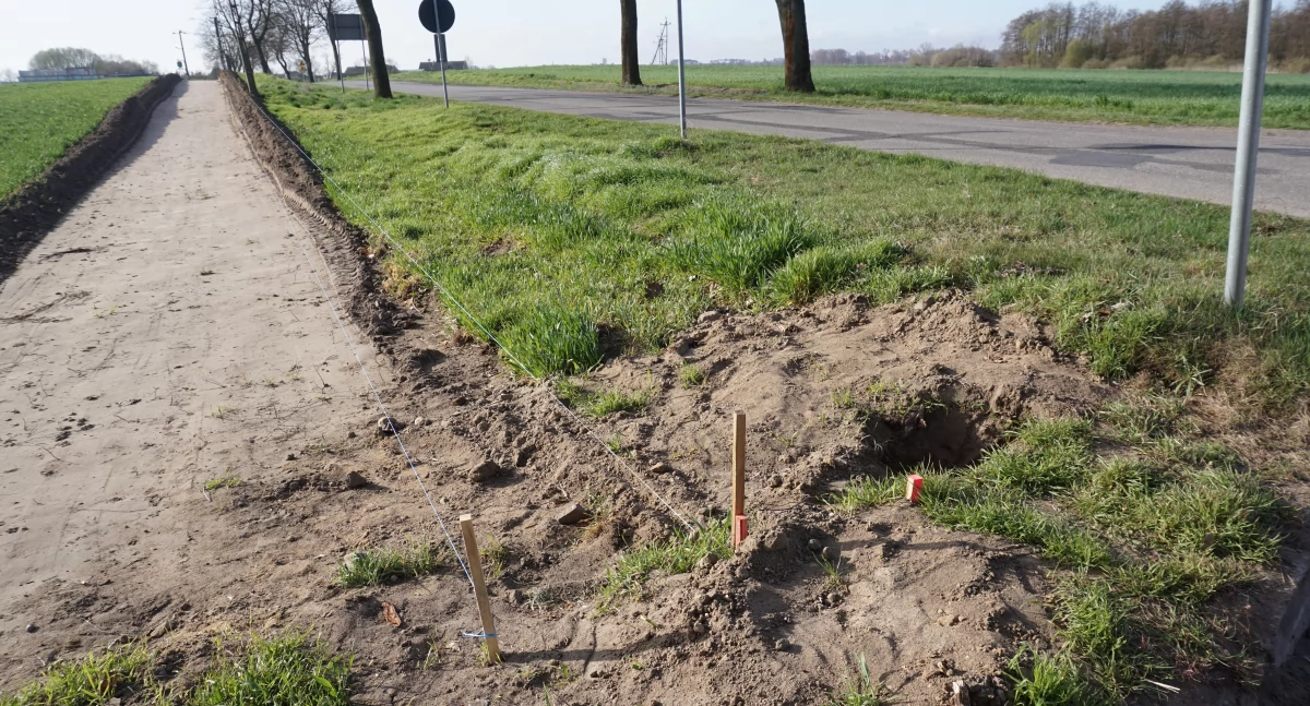 Prace przy budowie drogi dla rowerów są cały czas wstrzymywane fot. Justyna Kulpińska