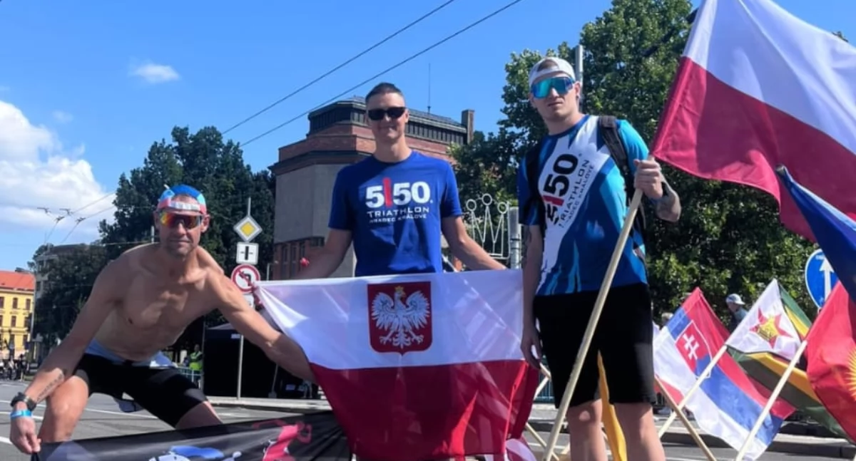 Marcin i Beniamin Rucińscy i Adam Pawłowski godnie reprezentowali Polskę i Pałuki na prestiżowych zawodach triathlonowych w Hradec Kralove fot. z archiwum TT Soda