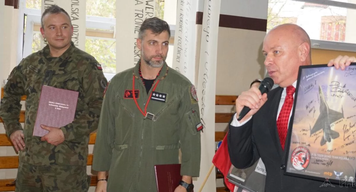 Major Maciej Krakowian (w środku) dwa lata temu gościł w Żninie 