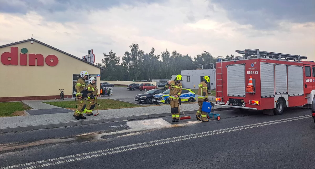 Nagłe interwencje • , Plama szosie Barcinie - zdjęcie, fotografia