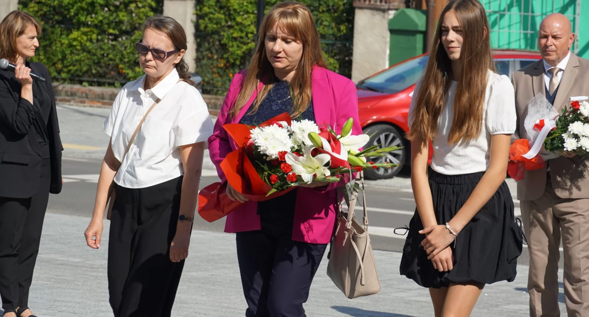 W żnińskich obchodach 86. rocznicy wybuchu II wojny światowej wzięły udział liczne delegacje fot. Karol Gapiński