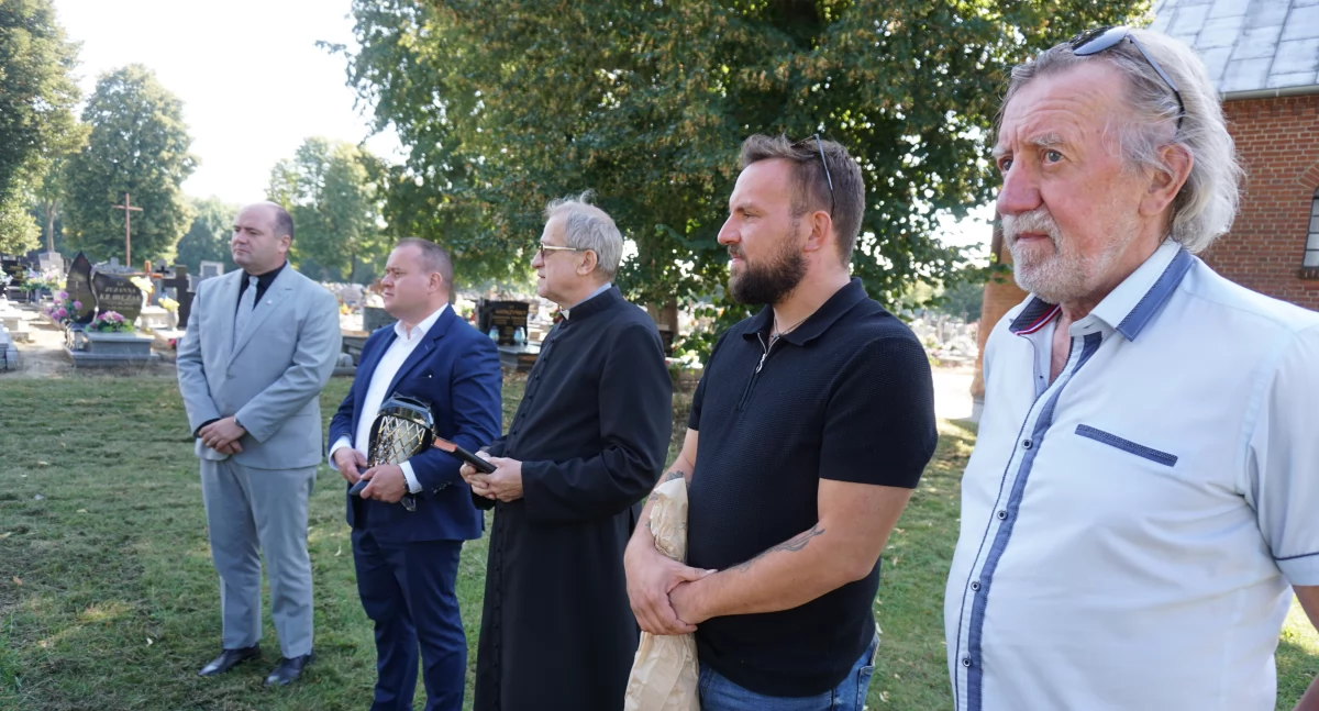Do Janowca przyjechali syn oraz wnuk Antoniego Moszczeńskiego fot. Justyna Kulpińska
