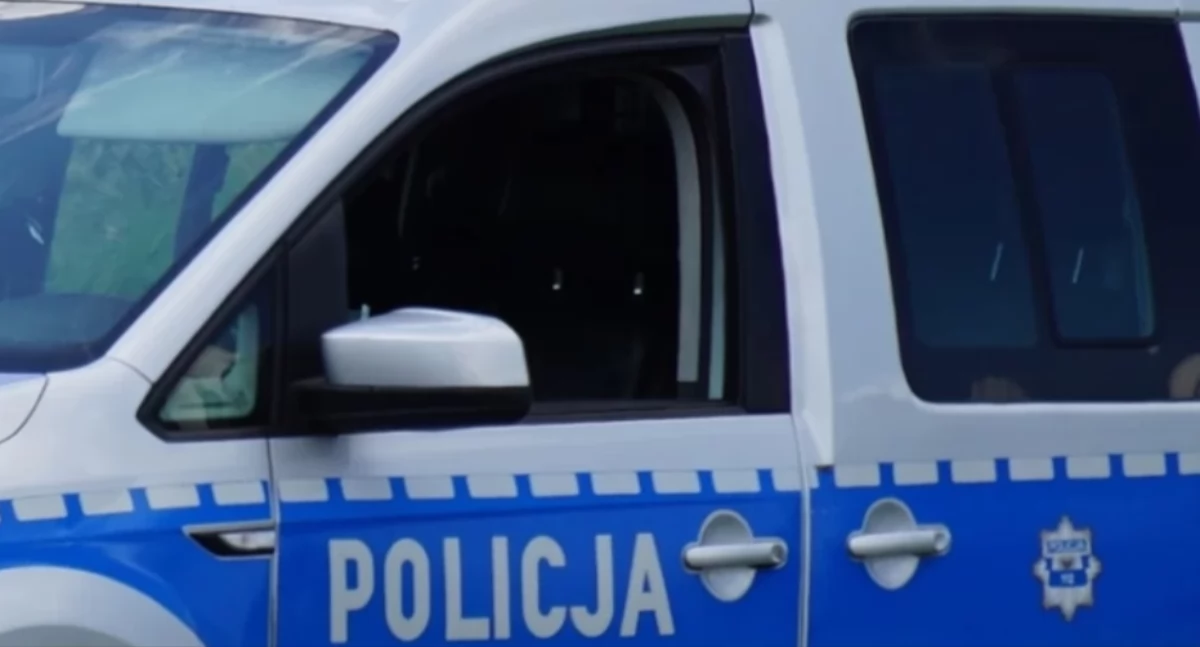Wypadki drogowe • , Nissan micra uderzył barierkę energochłonną szosa kierunku Bydgoszczy zablokowana - zdjęcie, fotografia