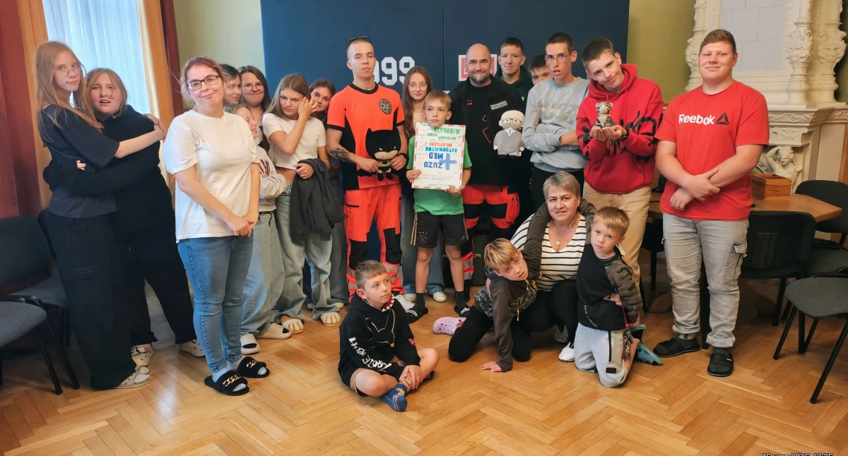 Ratownicy medyczni z cennymi warsztatami w Domu Świętego Mikołaja w Kcyni (fot. powierzone) 