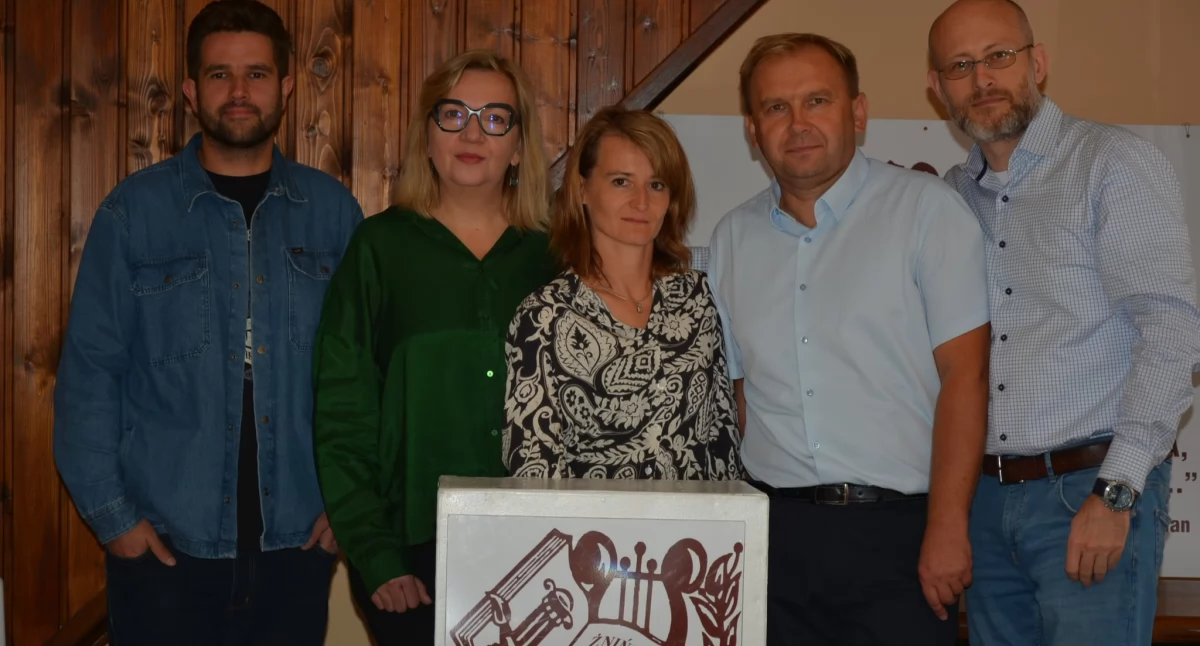 Od lewej Piotr Koralewski, Iwona Góralczyk, Monika Andruszkiewicz, Marek Wilgórski i Maciej Dolski - nowy zarząd Towarzystwa Kultury fot. z archiwum ŻTK