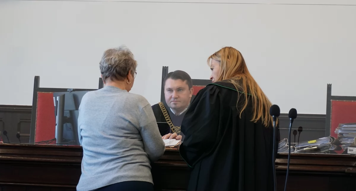 Na prośbę prawniczki rolników Katarzyny Kulik-Frasz była pracownica Urzędu Gminy w Rogowie, która przyjmowała wniosek dotyczący planowanego protestu potwierdziła, że okazana jej przez sędziego mapa trafiła do rogowskiego ratusza fot. Justyna Kulpińska