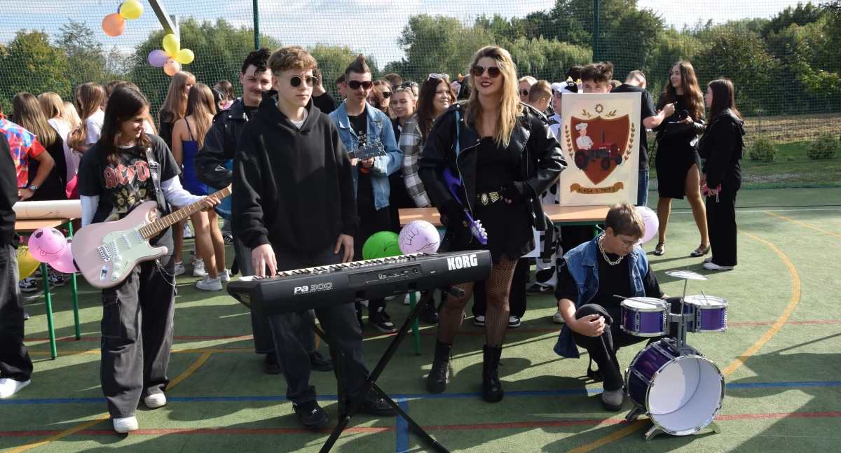 Na boisku szkolnym odbywały się bitwy muzyczne fot. Paulina Bolewska