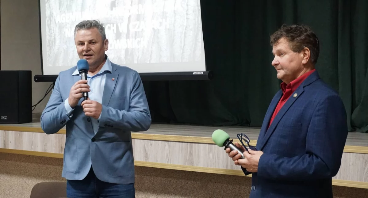 Spotkanie z dr Adamem Węsierskim otworzył Mariusz Kazik fot. Justyna Kulpińska