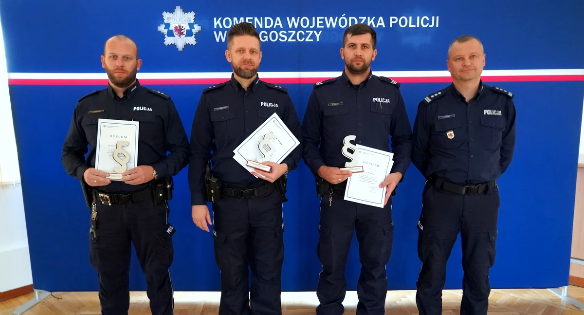 Trzeci od lewej sierż. sztab. Adam Stawicki reprezentujący KPP w Żninie, funkcjonariusz komisariatu w Barcinie fot. KWP w Bydgosczy