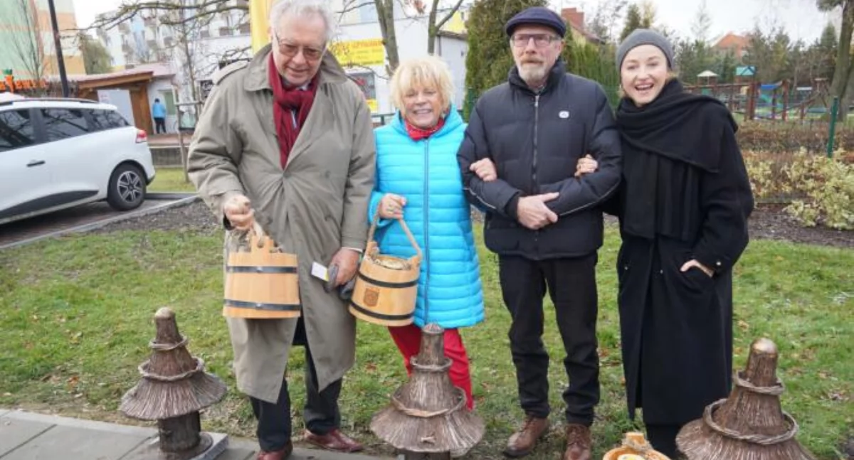 Swoje Barcie w Barcie w Alei Gwiazd Filmowych w Barcinie, których autorem jest Zbigniew Dolski odsłonili już m.in. Krzysztof Zanussi, Dorota Stalińska i Gabriela Muskała. W tym roku swoją Barć odsłoni Andrzej Grabowski fot. Karol Gapiński