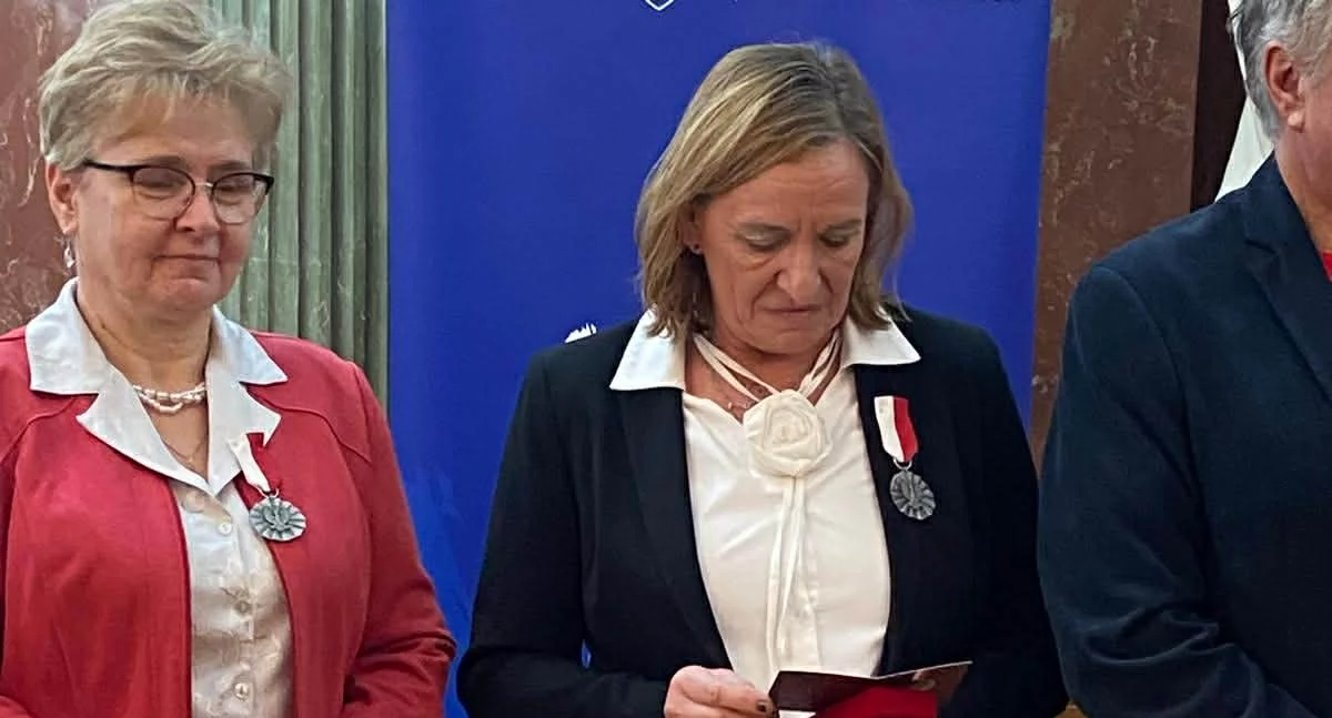 Od lewej Agnieszka Tulińska i Ewa Leżoń udekorowane odznakami Wierni Tradycji. fot. arch. Mariola Polańska.