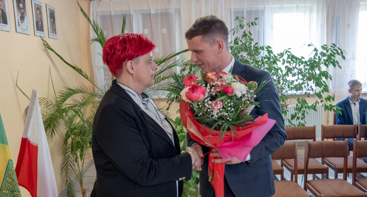 Wójt Gminy Dąbrowa Agnieszka Ziółkowska i jej zastępca Dawid Kolasa maja problem fot. z archiwum Pałuk