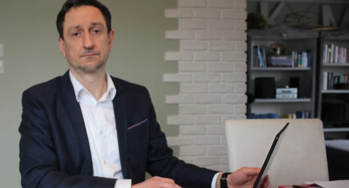 Krzysztof Panek i Stowarzyszenie Uczciwa Gmina ustalają kto prowadzi profil Gmina łabiszyn na Facebooku. fot. arch. Cezary Kucharski