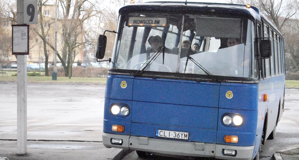 Autobusy K-PTS w poniedzialek rano nie wyjechały na trasy wcale. PKS Bydgoszcz kursuje z opónieniami z Barcina do Bydgoszczy, ale ze Żnina też jego autobusy nie wyjechały fot. Karol Gapiński