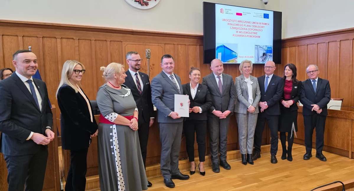Na podpisaniu umowy w Urzędzie Marszałkowskim fot. z archiwum Urzędu Gminy w Rogowie
