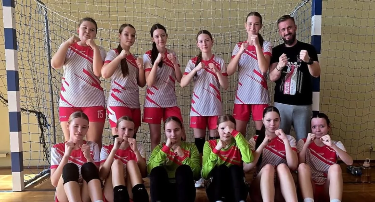 Dziewczęta z Kcyni przed finałowym turniejem. fot. arch. MLUKS Orlik Kcynia
