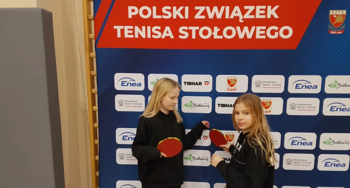 Nina Nowicka na zdjęciu po prawej  fot. z archiwum LUKS Barcin