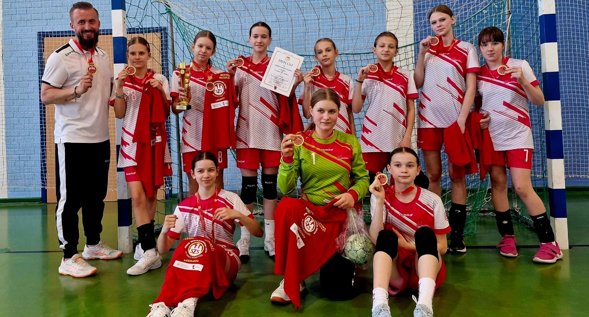Dziewczęta z Kcyni na trzecim miejscu w mistrzostwach wojwództwa. fot. arch. SP 1 im. Jana Czochralskiego