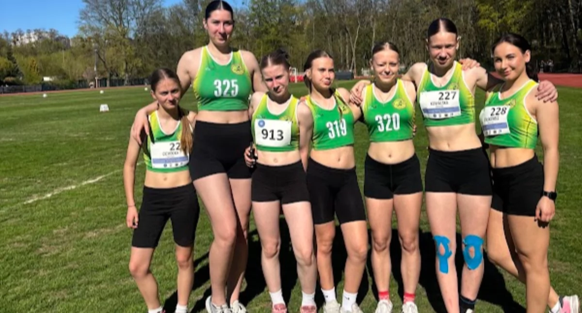 Na zdjęciu Wiktoria Cichocka, Oliwia Jechna, Maja Szczepaniak, Lena Boruch, Weronika Adamczyk, Michalina Kowalska, Natalia Staśkiewic. fot. arch. Natalii Staśkiewicz 
