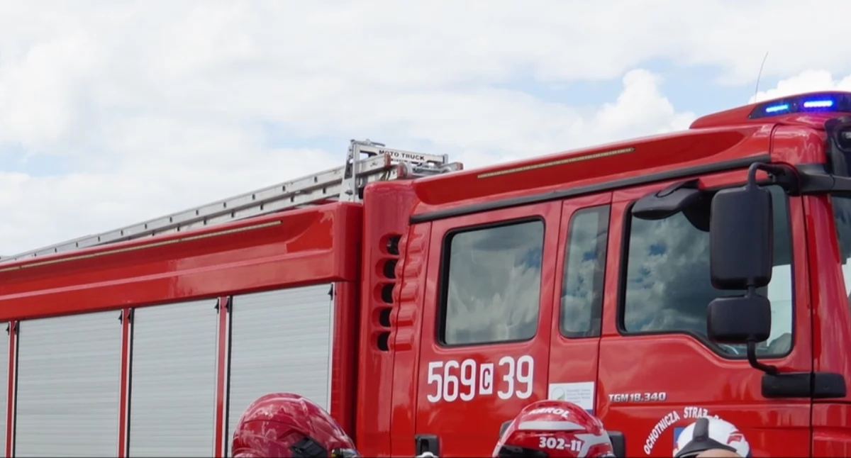 Pożary • , Pierwsi walkę pożarem podjęli pracownicy zakładu produkcji paliw alternatywnych Łabiszynie - zdjęcie, fotografia