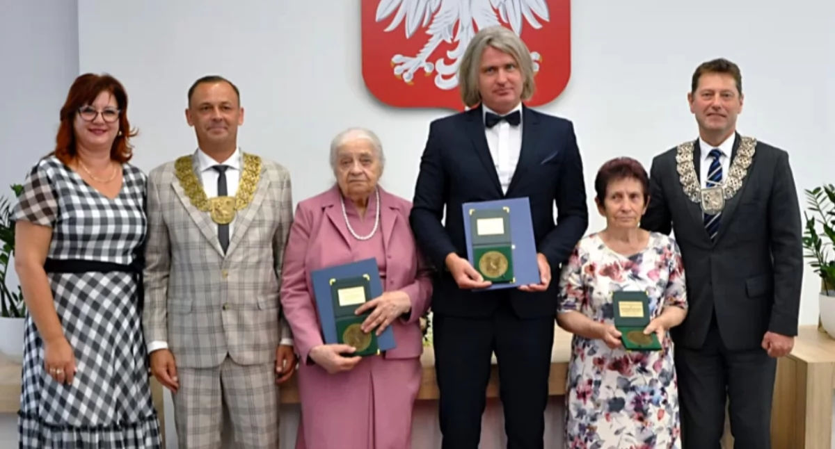 Medale Sędziowja z Szubina trafiły do ich rąk. fot. Piotr Bembenek