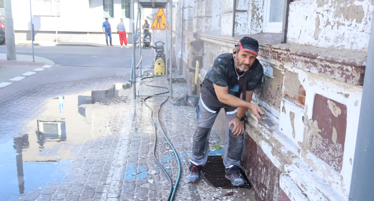 fot. Karol Gapiński i fot. Jacek Bronikowski AGAD Toruń, projekt Monika Ochrymowicz