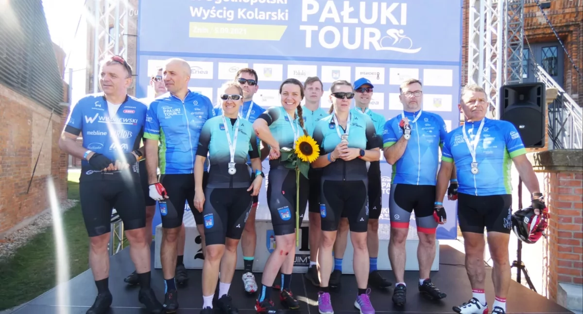 W Pałuki Tour co roku startują też kolarze z naszego regionu. Tu na zdjęciu ekipa Szosy Żnin podczas 5. edycji wyścigu fot. Karol Gapiński
