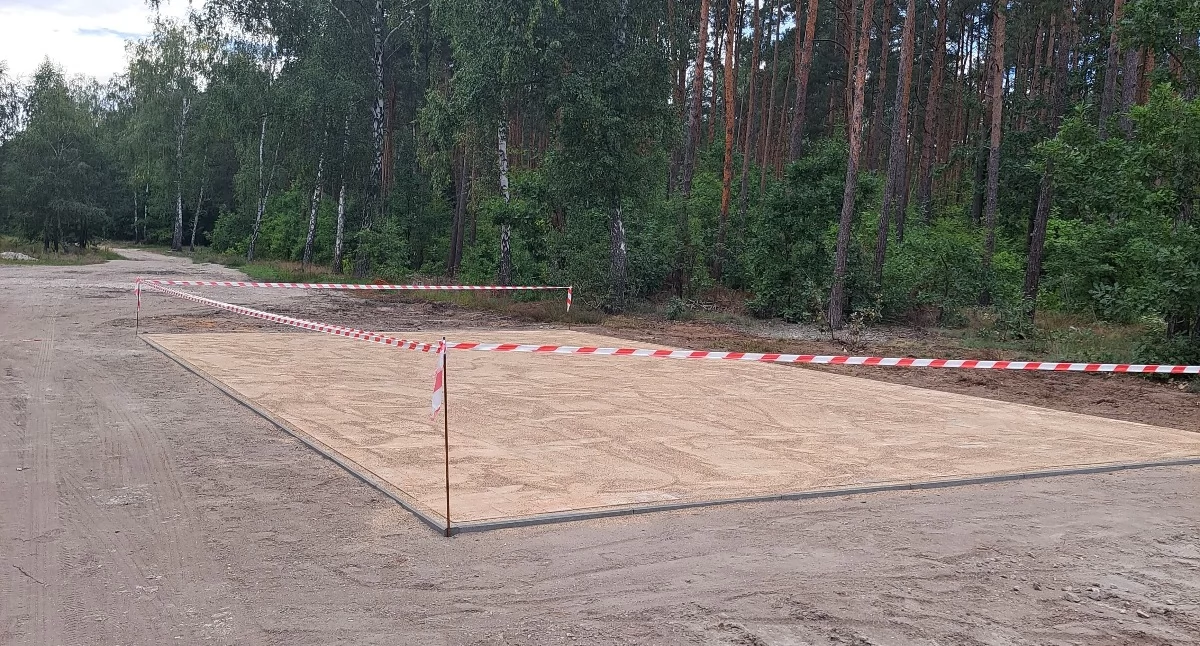 Powstaje przystanek rowerowy na Szerokiej Drodze w Łabiszynie fot. Karol Gapiński. W galerii planowane elementy na przystankach w gminie Łabiszyn