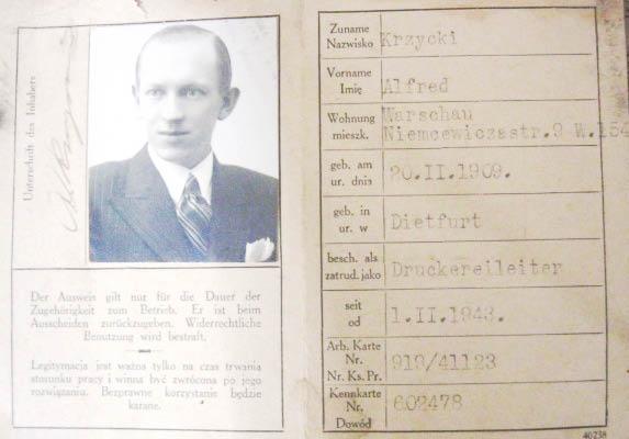 Legitymacja Alfreda Krzyckiego jako pracownika drukarni ABC Janiny Tymienieckiej w Warszawie podczas okupacji ze zbiorów Muzeum Ziemi Pałuckiej