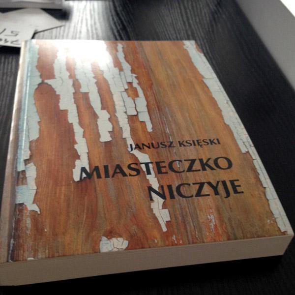 Pierwszy egzemplarz, jaki wyszedł spod gilotyny fot. Waldemar Śliwczyński