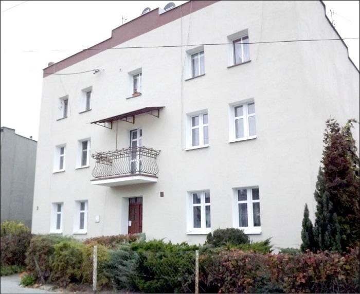W tym domu, znajdującym się do dzisiaj w Żninie przy ulicy Bohaterów 3, Zygmunt Góralski został aresztowany przez funkcjonariuszy UB ze Żnina fot. Bartosz Woźniak
