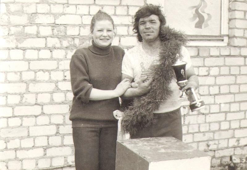 Jan Zieliński po pierwszym wygranym wyścigu kolarskim w Związku Radzieckim w 1976 r. fot. archiwum Jana Zielińskiego