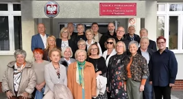 Po 50 latach wrócili do swojej szkoły. Wyjątkowe spo&hellip;