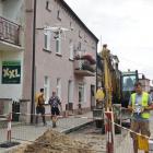 W dokumentowaniu badań pomaga dr. Andrzejowi Smarujowi dron fot. Karol Gapiński