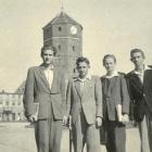 Czasy liceum w Żninie, Jerzy Księski drugi z prawej, obok niego (trzeci z prawej) -...