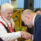Nagrodę odbiera Krystyna Ługiewicz