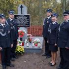 W 2019 dzięki działaniom stowarzyszenia posadowiono pamiątkowy obelisk w Dziewierzewie...