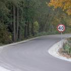 Nowa nawierzchnia może zachęcać kierowców do naciśnięcia gazu, ale obowiązują...