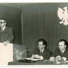 Kornel Śledzikowski (przy mównicy) podczas oficjalnego objęcia funkcji pierwszego...