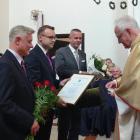 Życzenia od władz miasta w osobach burmistrza Żnina Łukasza Kwiatkowskiego oraz...