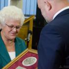 Nagrodę odbiera Henryka Deresińska
