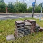 Teraz jej rozebrane elementy poukładane są pod Urzędem Skarbowym, fot. Dominik Księski 