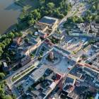 Północny brzeg Małego Jeziora Żnińskiego znajduje się 130 metrów od żnińskiego rynku....