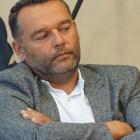 Paweł Domagała, przedsiębiorca z Januszkowa pilnie przysłuchuje się temu, co radny...