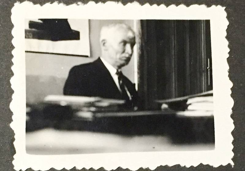 Dyrektor Jan Słomka jako przewodniczący egzaminu dojrzałości w żnińskim gimnazjum w maju 1937 roku fot. archiwum rodzinne Zofii Słomkowej