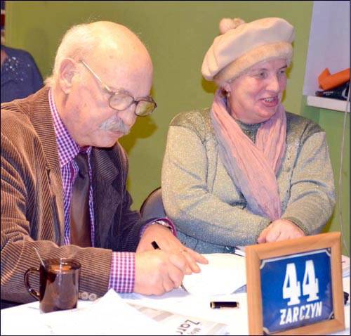 Jan Zborowski podpisuje swoją książkę, fot. Anna Duda-Nowicka