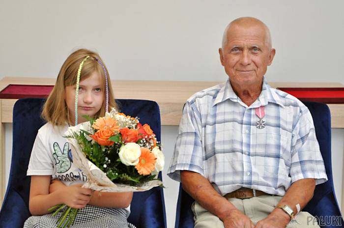 Ryszard Popławski z wnuczką Pauliną, która przybyła w imieniu babci fot. Piotr Bembenek