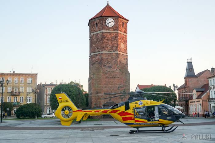 Śmigłowiec ratowniczy na żnińskim Rynku, 11 sierpnia 2023, fot. Karol Gapiński