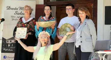 Na scenie oracje, a na stole kulinarne wariacje. Konkurs krasomówczy oraz Festiwal Jadła i Napitku w Sielcu