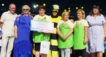 Dni Barcina 2025: przewodniczącej sejmiku najbardziej smakowały zrazy od KGW Kania